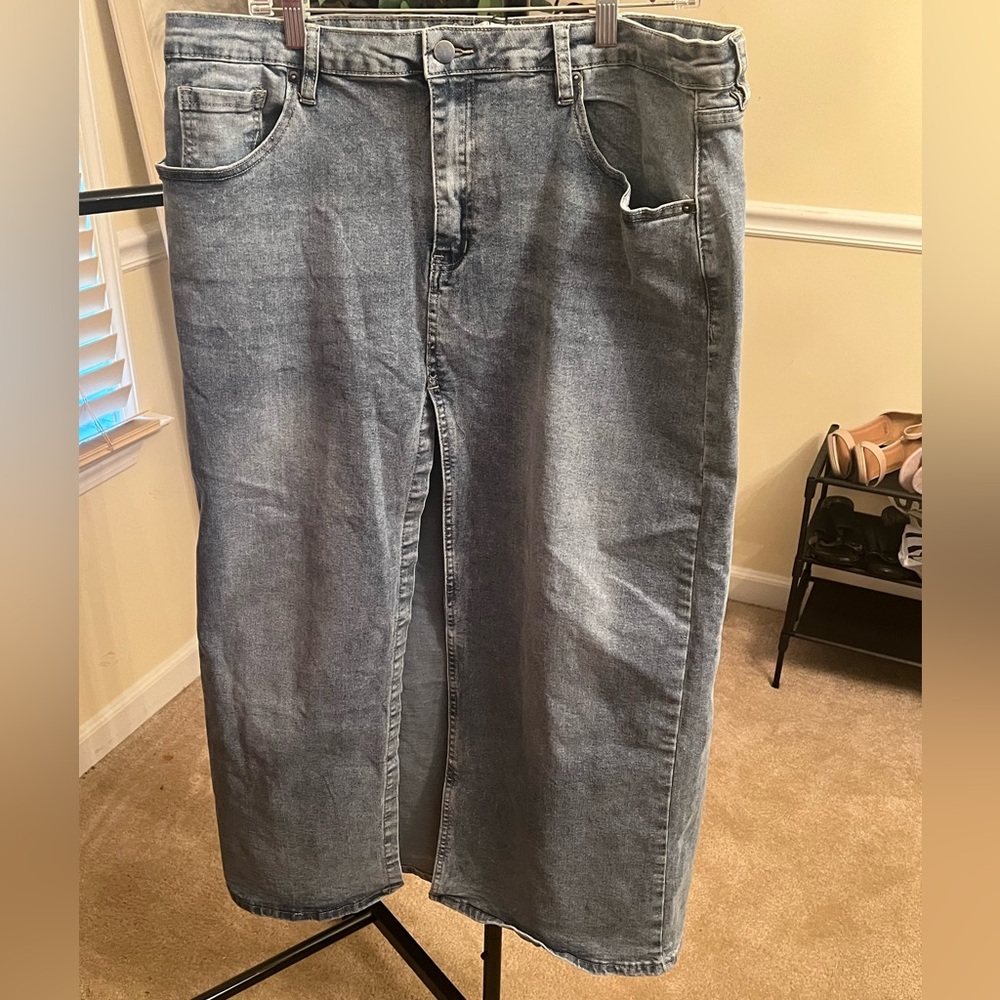 Fashion Nova Women’s Light Gray Denim Skirt with Front Split